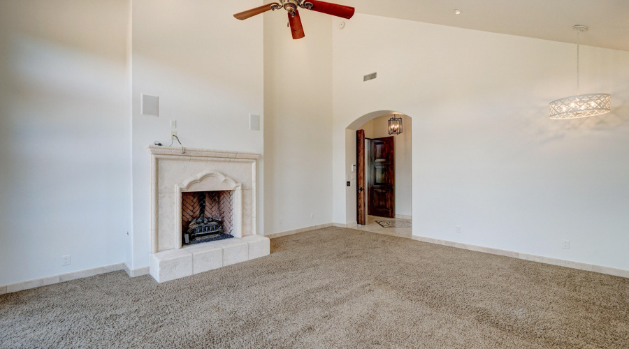 Gas fireplace & vaulted ceilings!