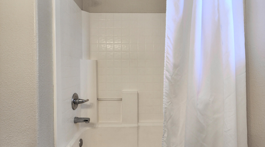 Bath 2 shower/tub