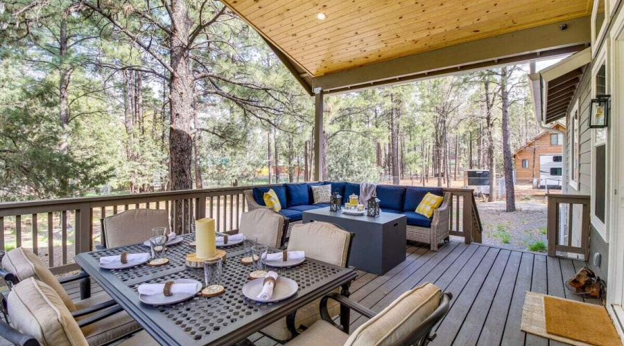 Perfect deck for entertaining