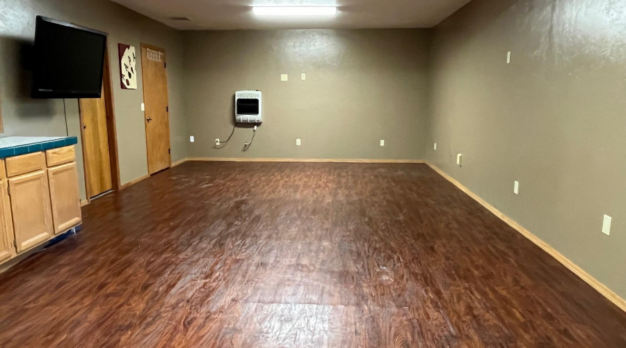 Large rec room or in law quarters