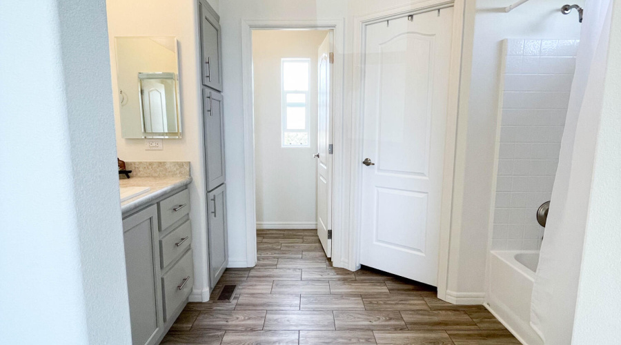 2nd Master bath