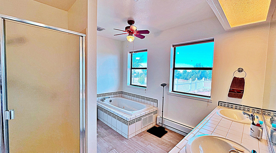 Primary Bathroom w. Jetted Tub