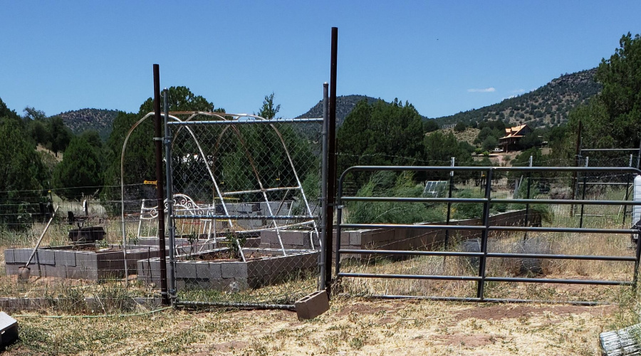 Garden fenced & gated