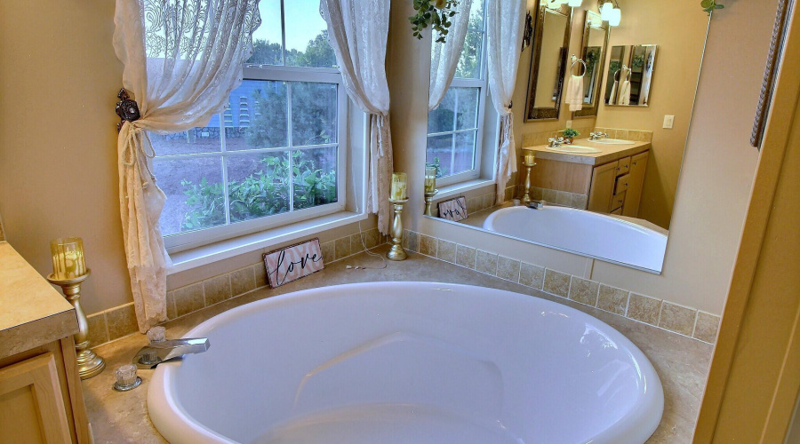 Soaking Tub with fresh daylight