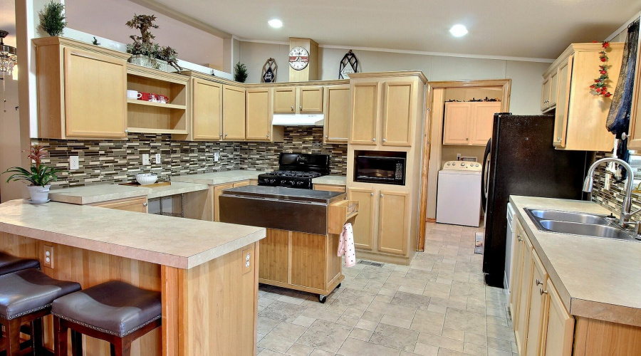 Kitchen has access to laundry room