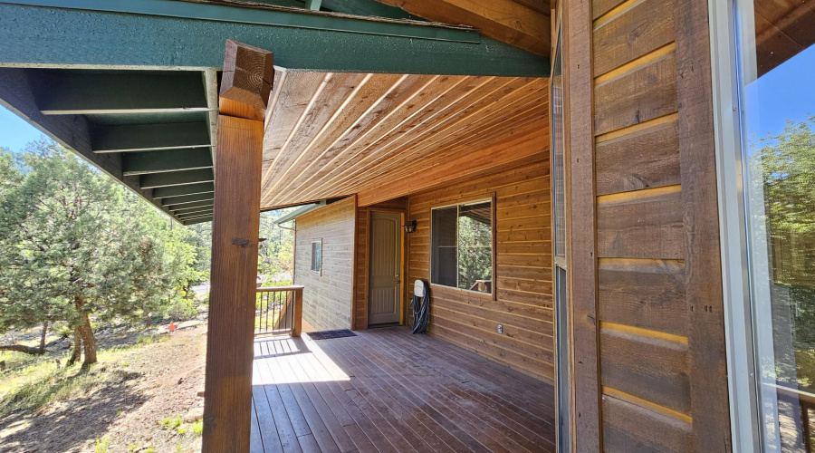 DECK NEXT TO GARAGE