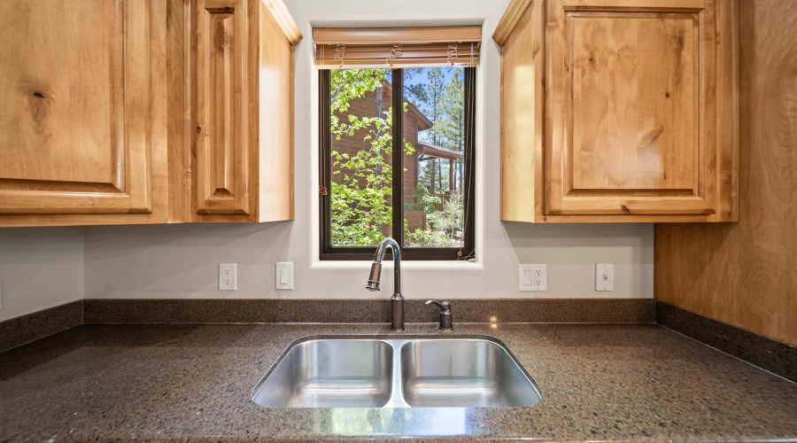 Kitchen Counter-Tops and Kitchen Sink