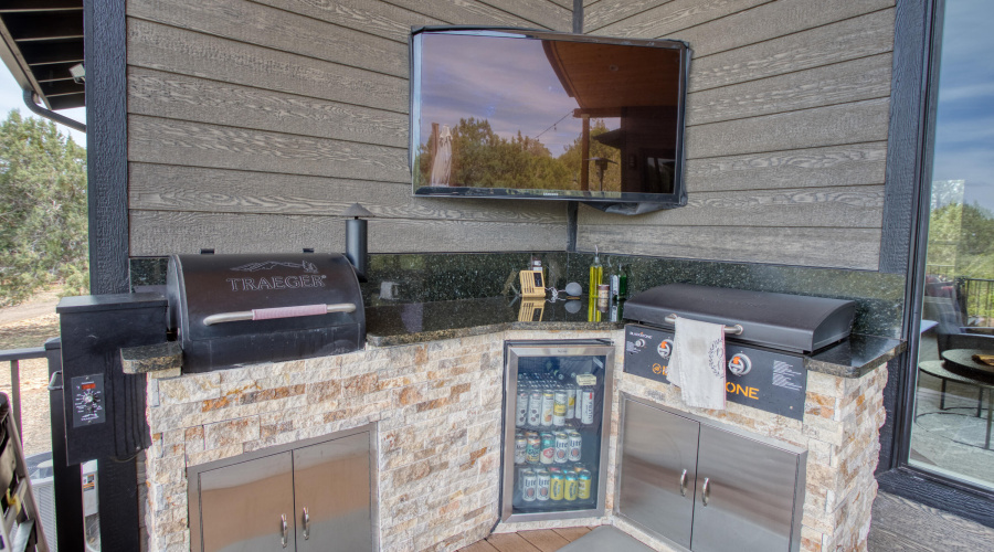 full out door kitchen