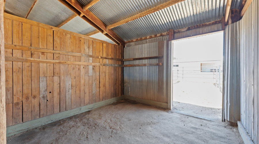 50-050-barn-stall