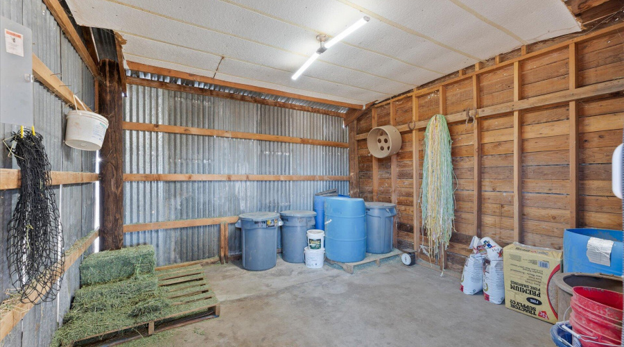 48-048-barn-feed-room