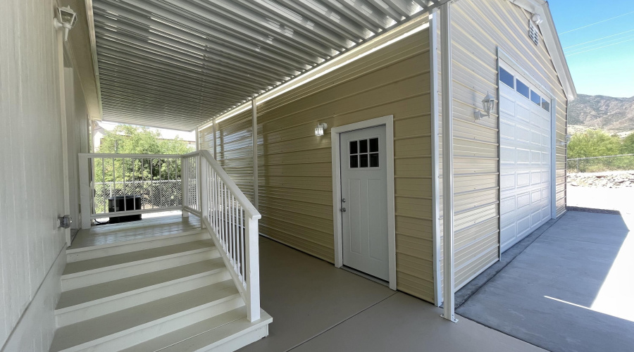 Rear patio/ breezeway