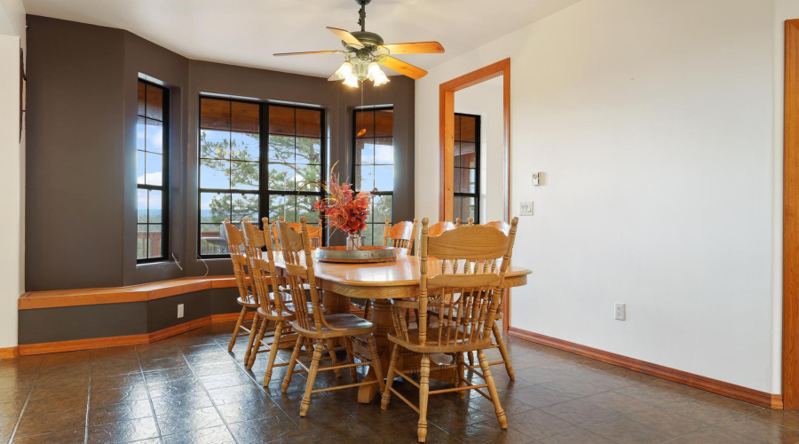 dining area bay windows