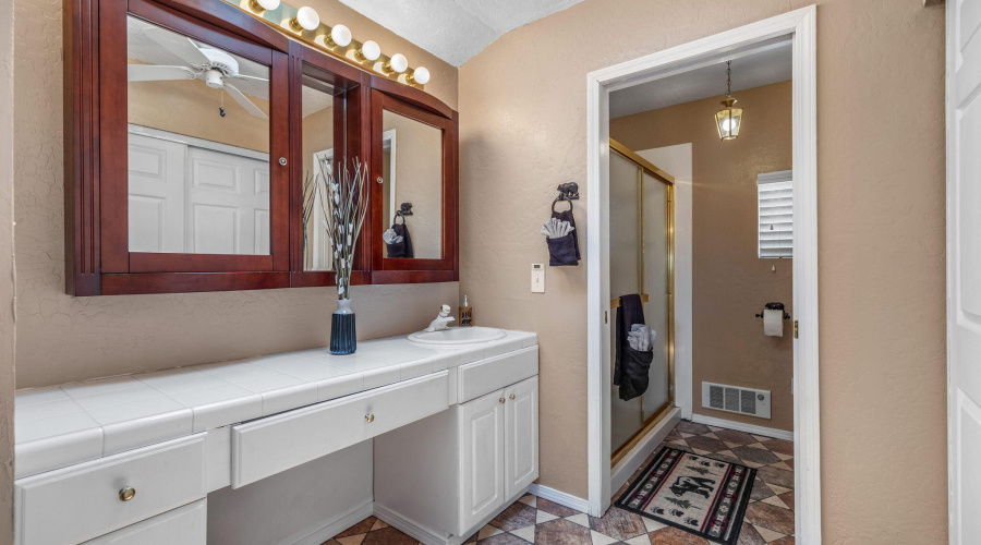 OWNERS SUITE UPSTAIRS BATHROOM