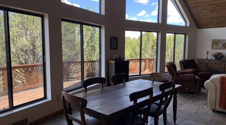 Dining rm area