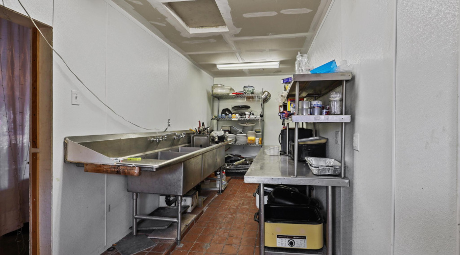 RESTAURANT DISH AREA