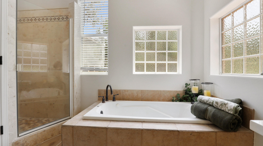 Tub in Master Bath