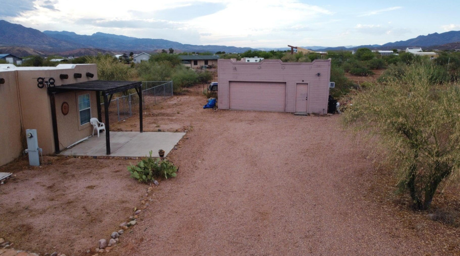 Detached garage