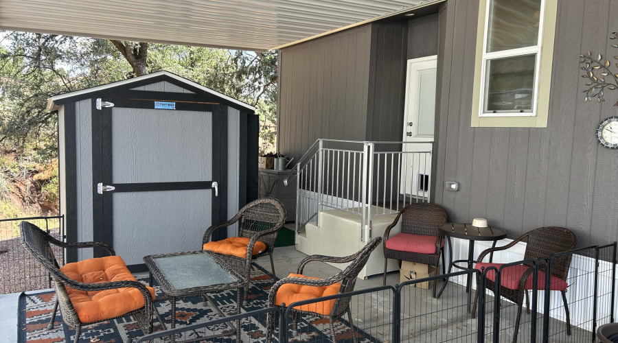 Patio Sitting Area/Dog Run