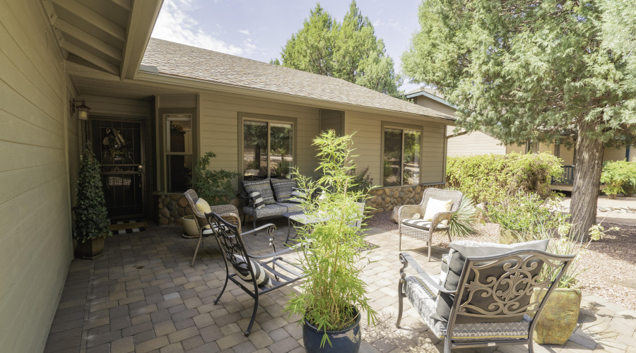 Front sitting area