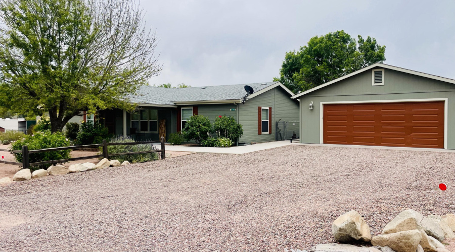 195 W Quail Trail