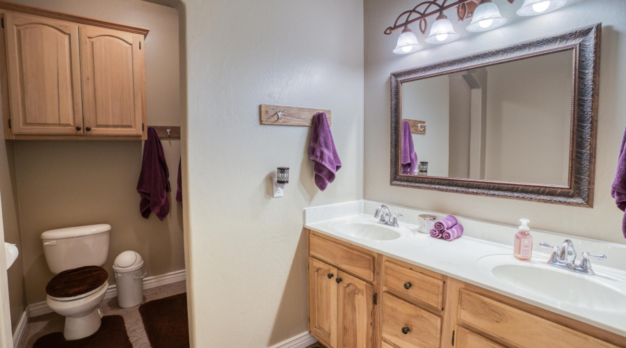 Full Guest Bath w/Double Vanity