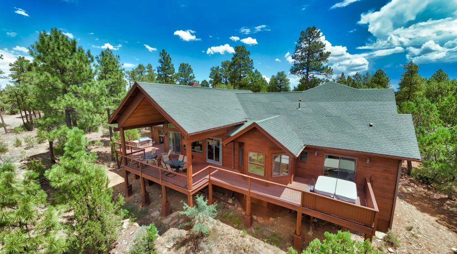 Back Deck/Hot Tub