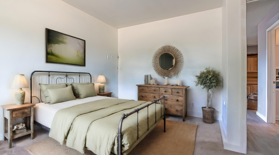 Virtual Staging AI - Guest bedroom