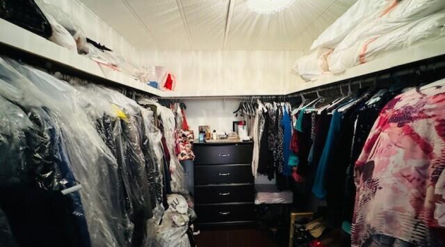 bdrm master closet