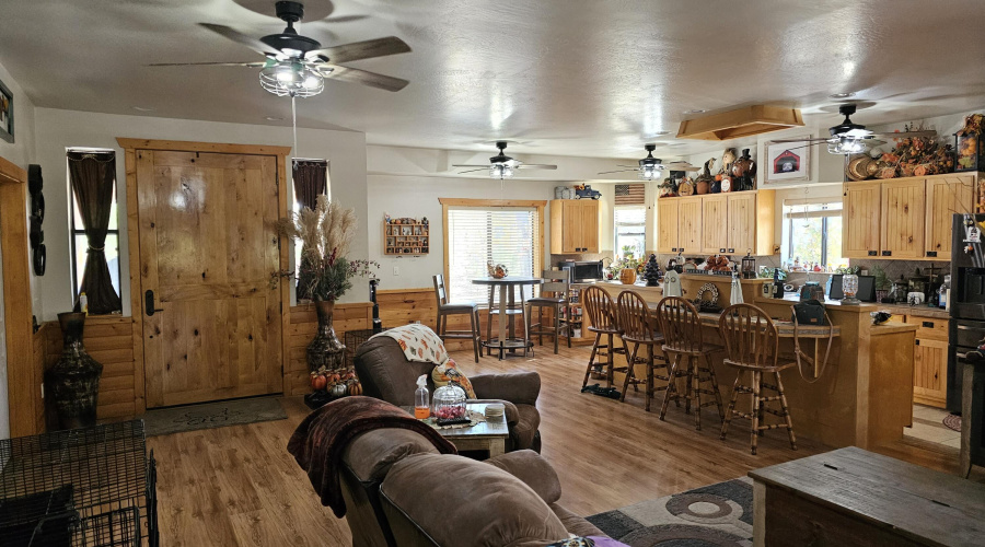 Kitchen/Eating Areas