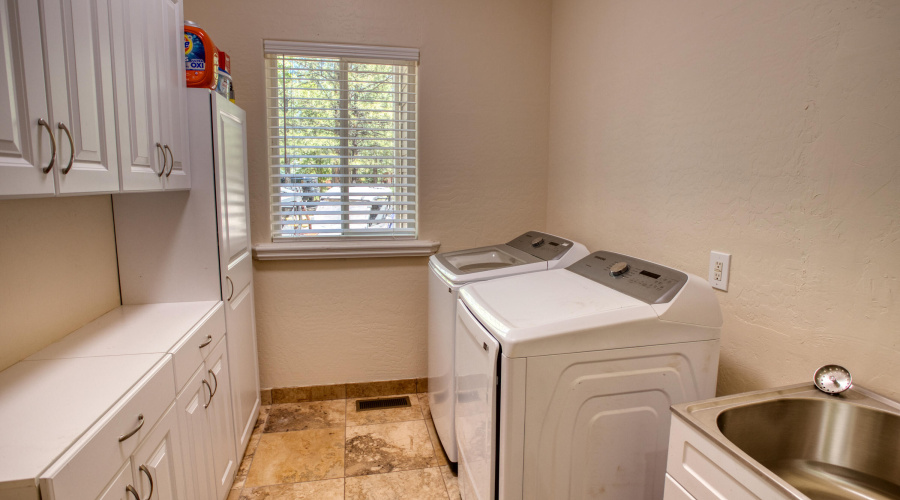 Laundry w/ utility sink & extra cabinets