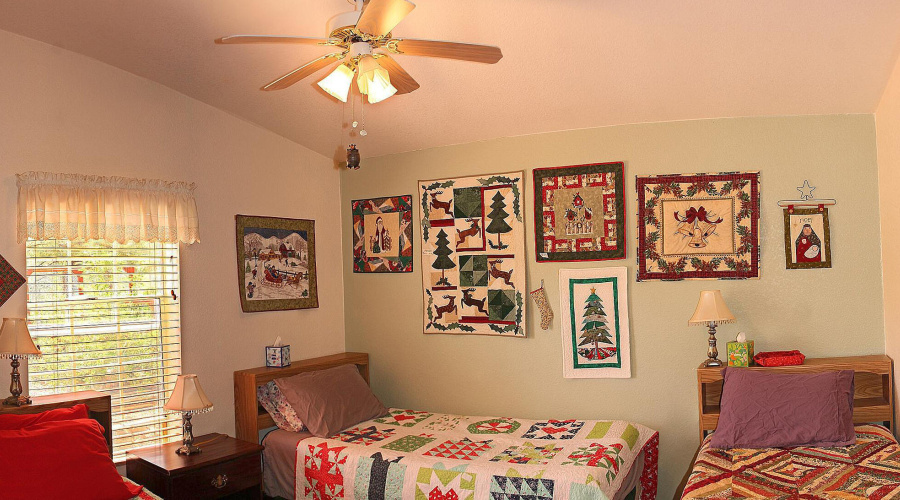 032_Christmas Room