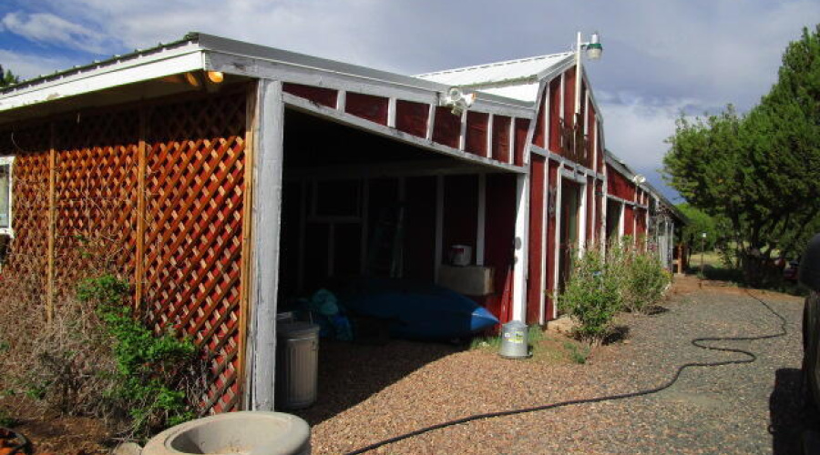 Outbuilding/Carport/Shop/Well house