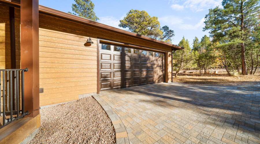 Oversized 2 car Garage