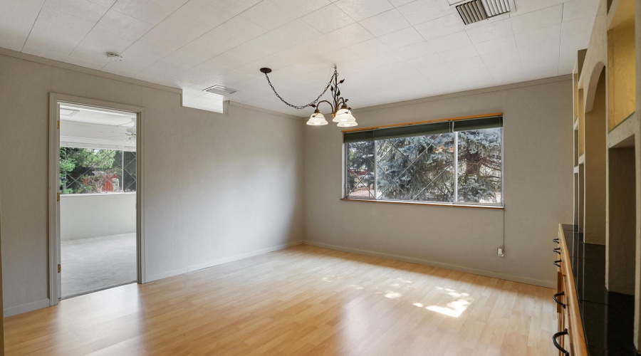 8120 W Gunsight Dining Room 1