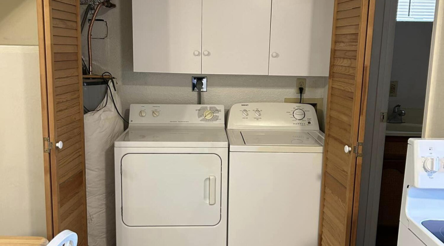 washer dryer laundry closet hot water he