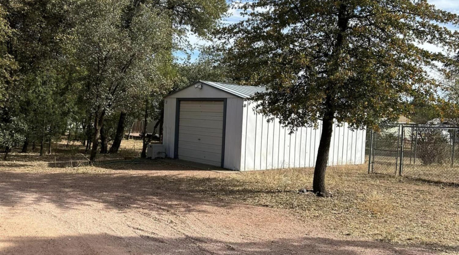 detached garage on south east direction