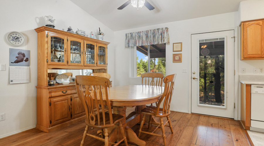 Dining Area (1)