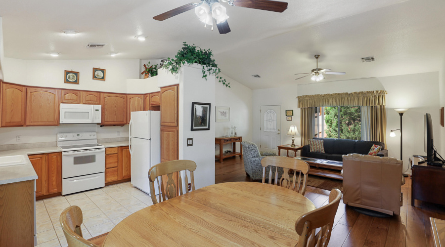 Dining Area (2)