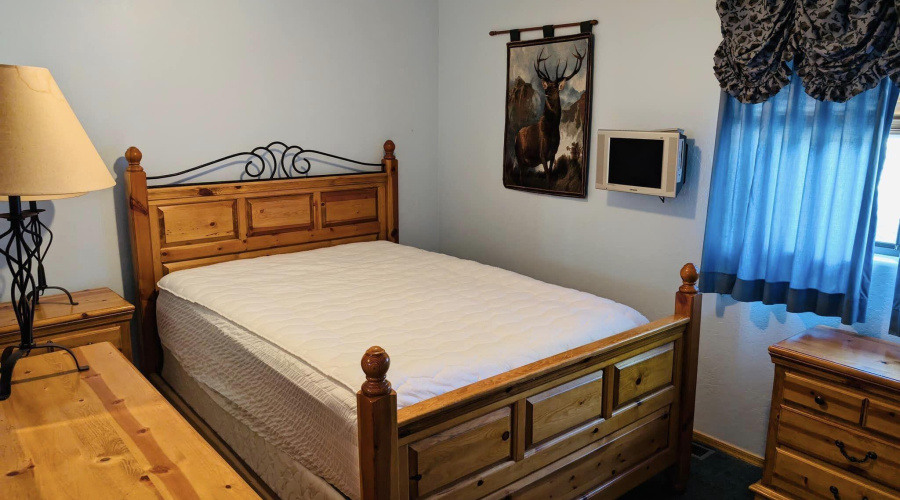 Guest Bedroom 2 Upstairs