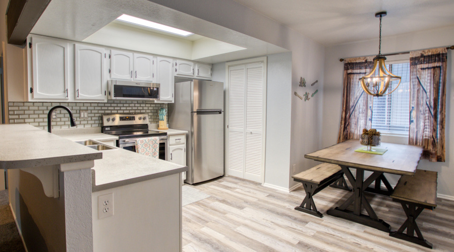 Kitchen/Dining Area