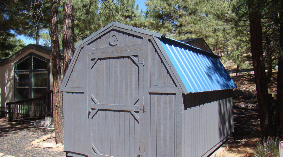 Outdoor storage shed