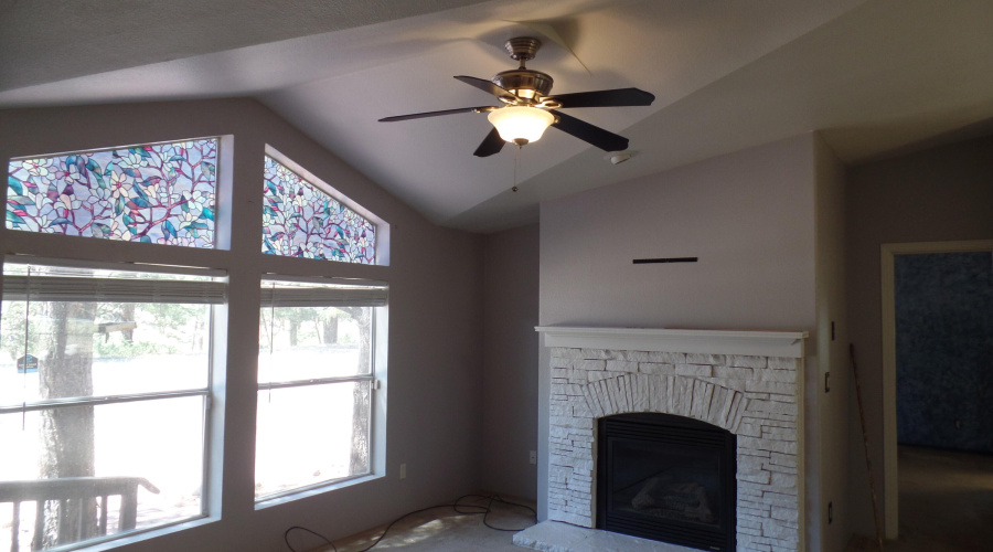 Ceiling fan & fireplace