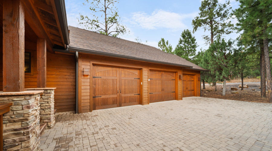 Oversized 3 Car Garage