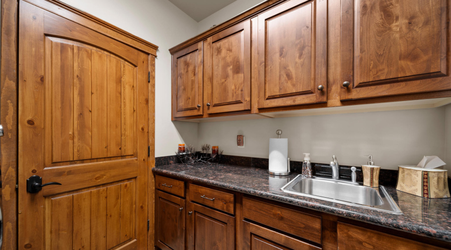 Laundry Room/sink