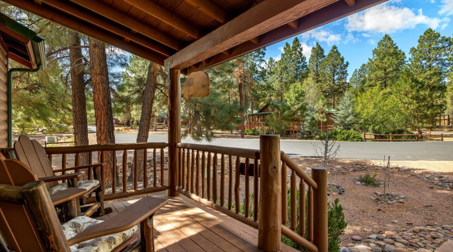 COZY FRONT DECK