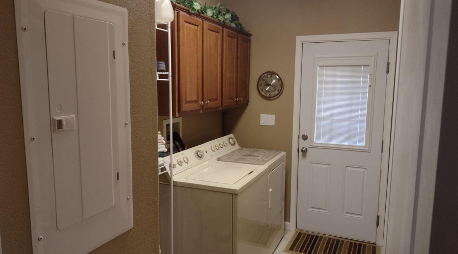 Fully Equipped Laundry Room