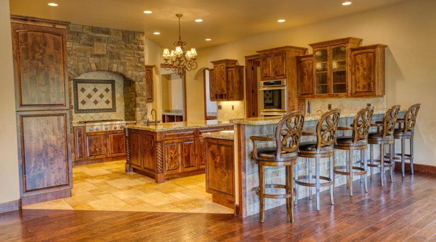 Kitchen with Breakfast Bar