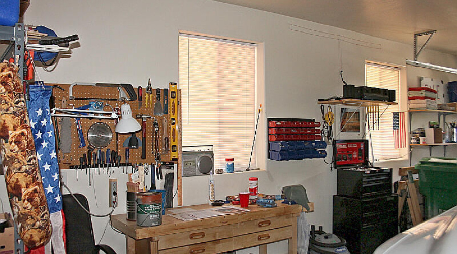 038_Garage Workbench