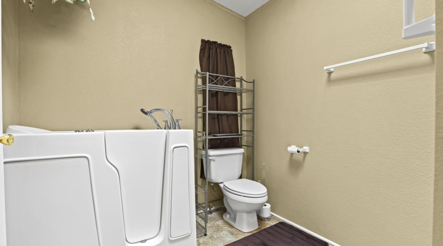 3933 E 260 #273 Main Bath Walk-In Tub Ag