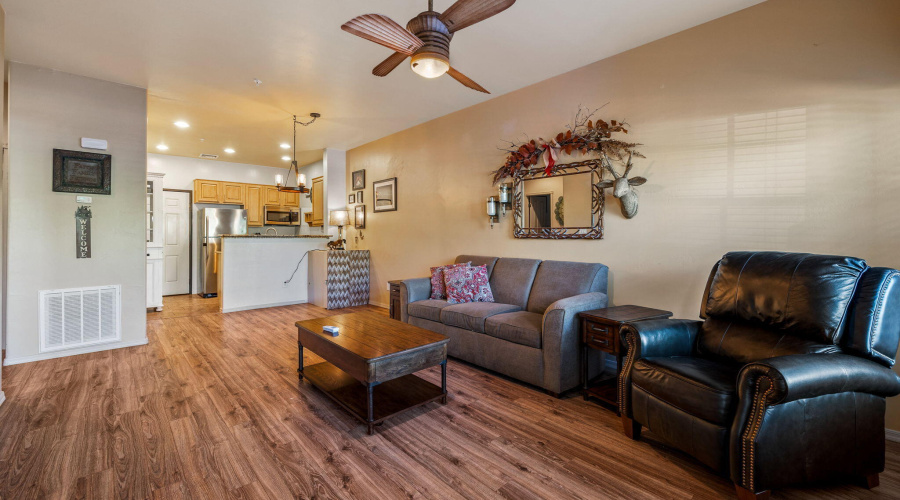 2351QuarterHorseTrl-Unit143-Overgaard-AZ